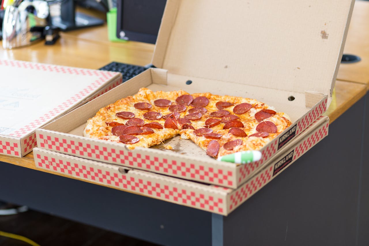 Jak wybrać idealne kartony na pizzę?