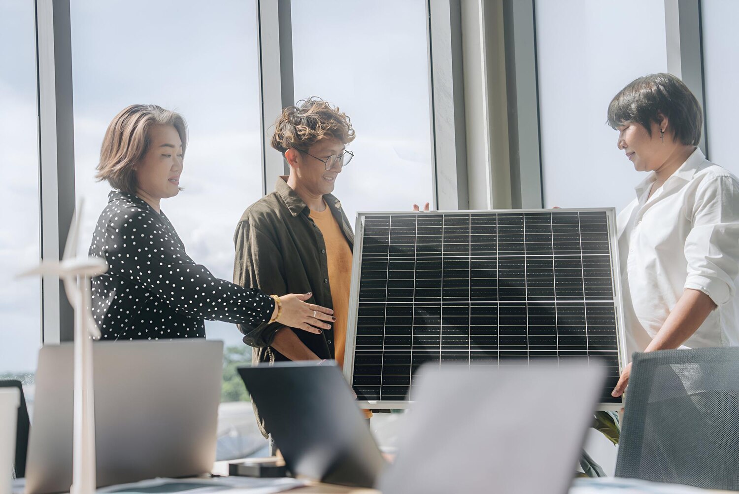 Instalacje fotowoltaiczne dla firm w Krakowie - jak obniżyć koszty energii